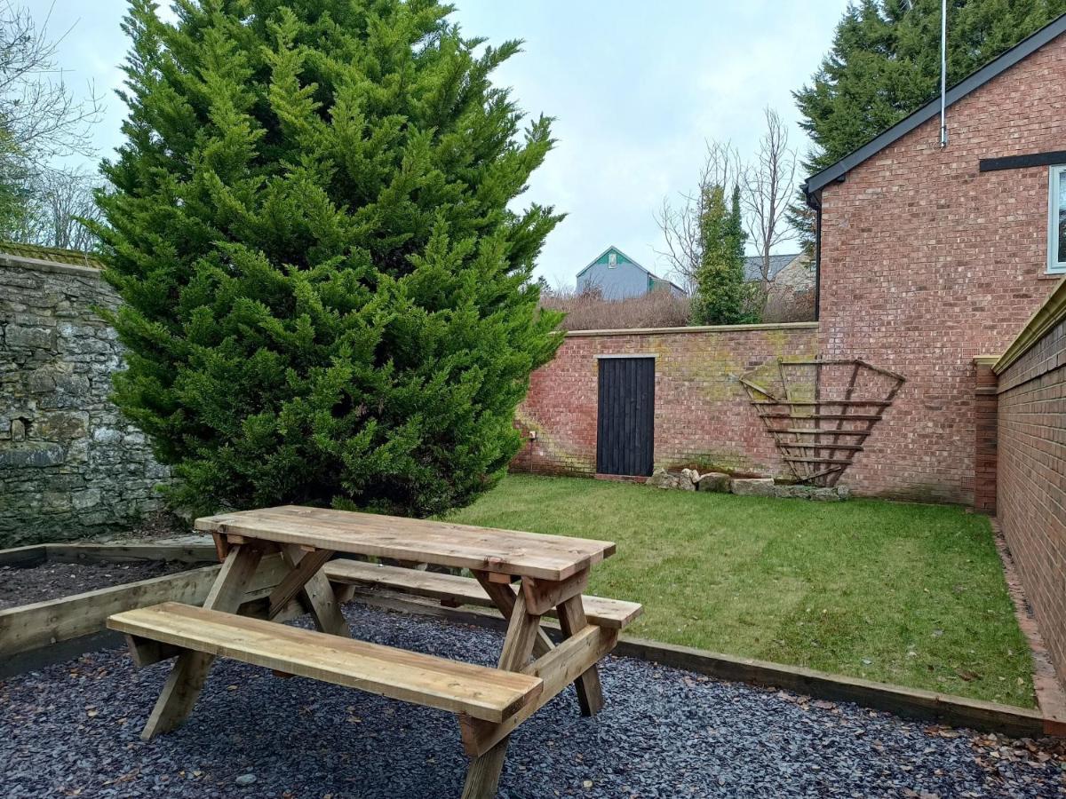 The West Wing At Eriviat Hall Hot Tub Henllan  Dış mekan fotoğraf
