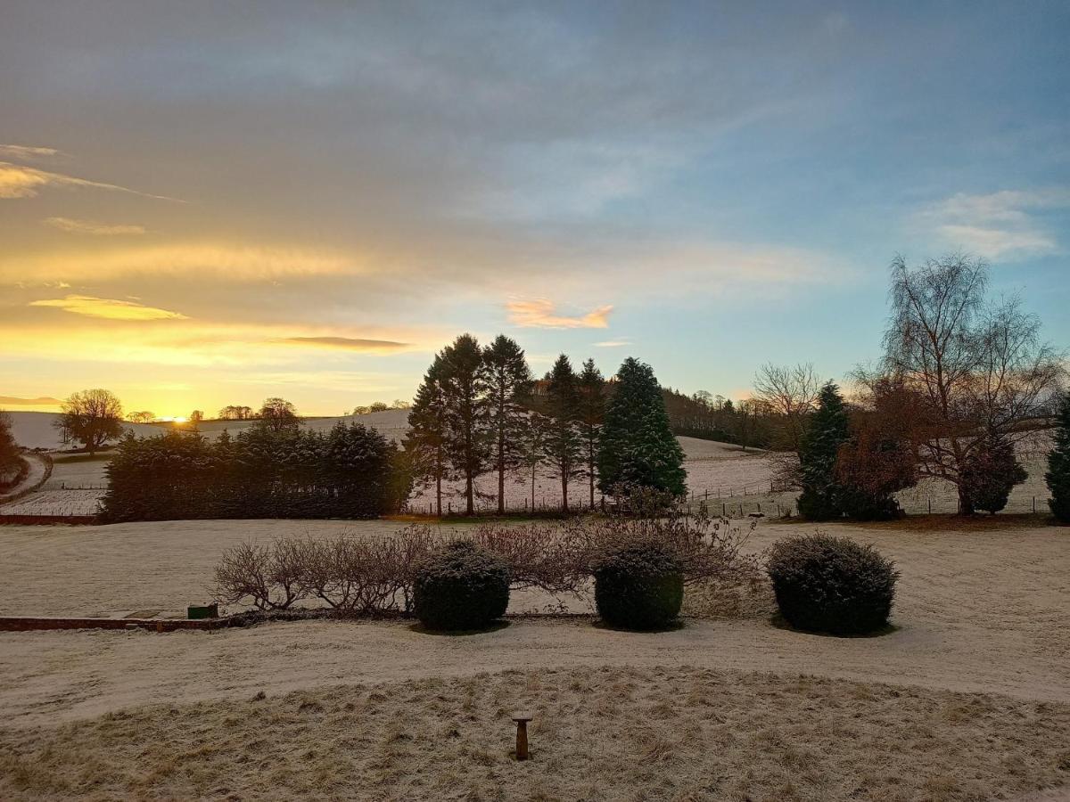 The West Wing At Eriviat Hall Hot Tub Henllan  Dış mekan fotoğraf