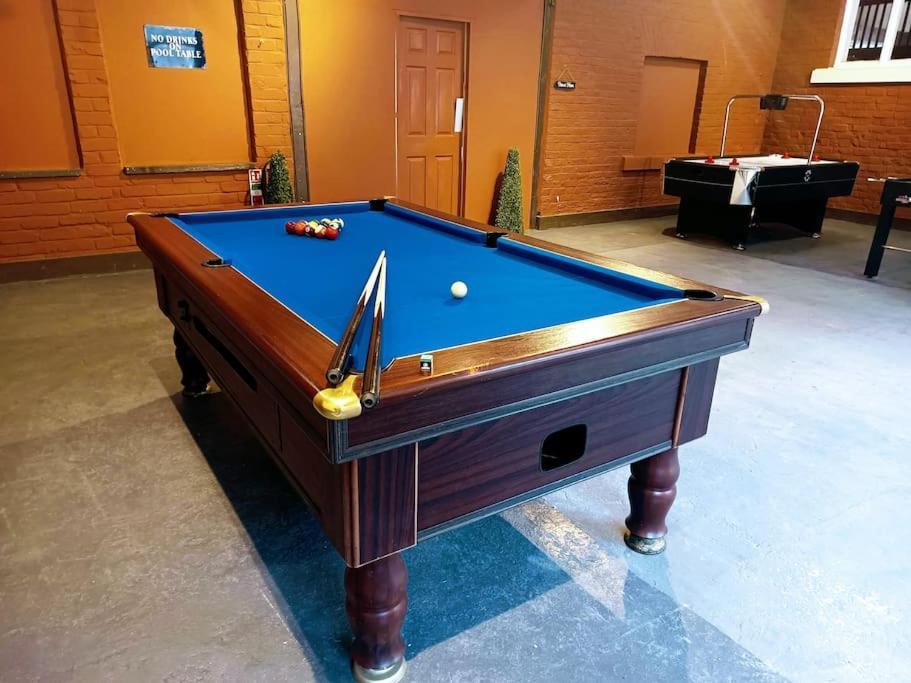 The West Wing At Eriviat Hall Hot Tub Henllan  Dış mekan fotoğraf