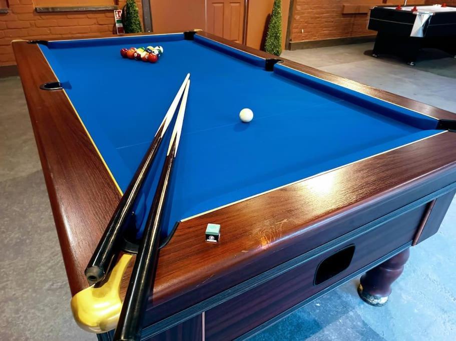 The West Wing At Eriviat Hall Hot Tub Henllan  Dış mekan fotoğraf