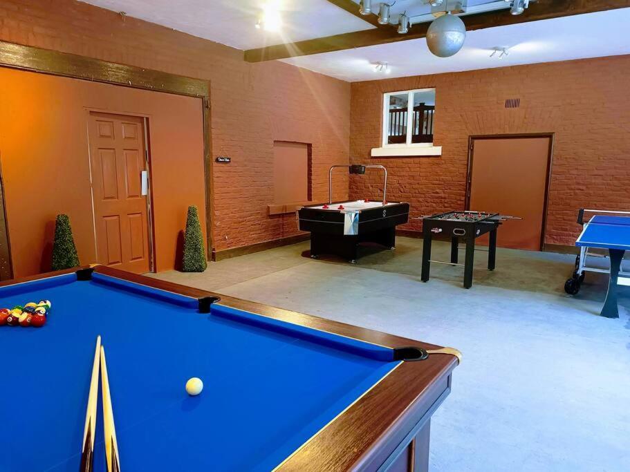 The West Wing At Eriviat Hall Hot Tub Henllan  Dış mekan fotoğraf