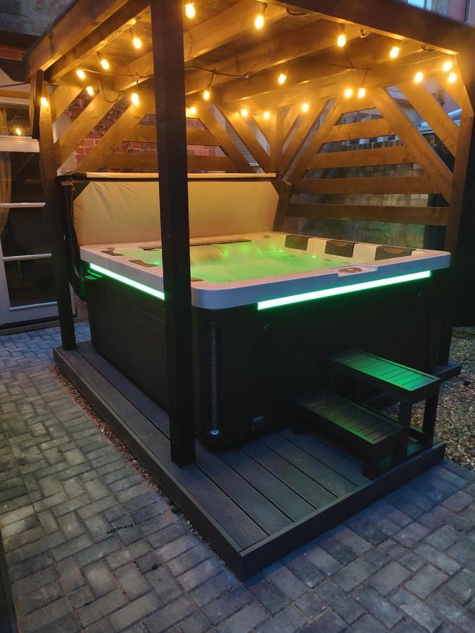 The West Wing At Eriviat Hall Hot Tub Henllan  Dış mekan fotoğraf